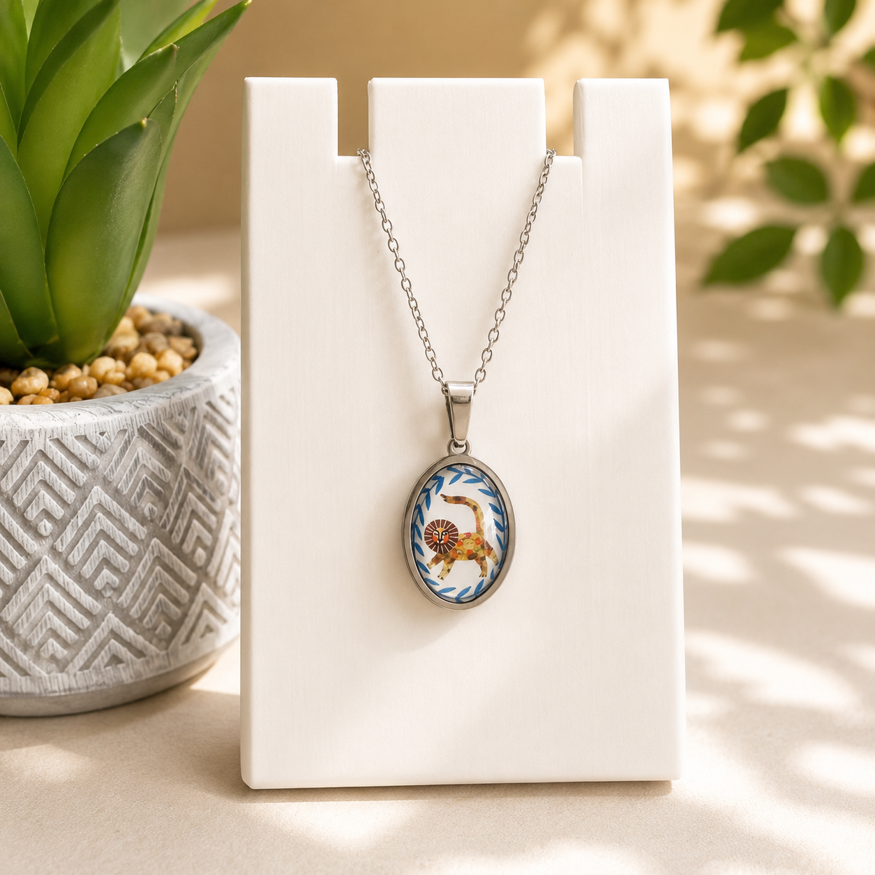Elegant necklace with lion pendant Silver Chain - 45cms (Anti Tarnish).
