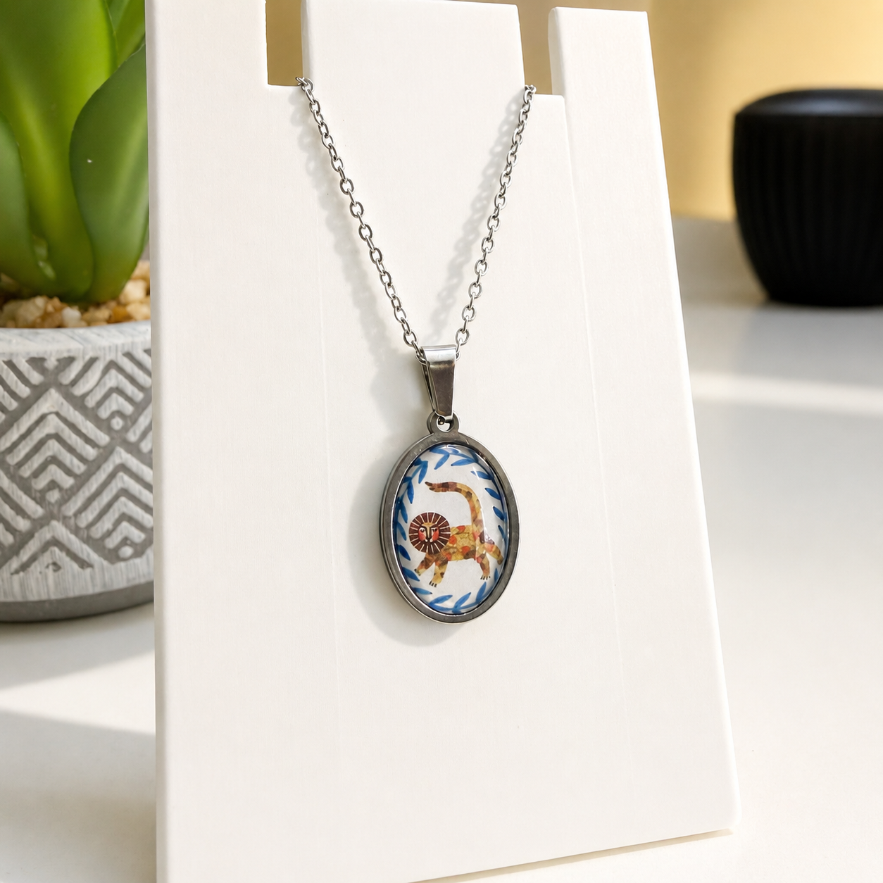 Elegant necklace with lion pendant Silver Chain - 45cms (Anti Tarnish).