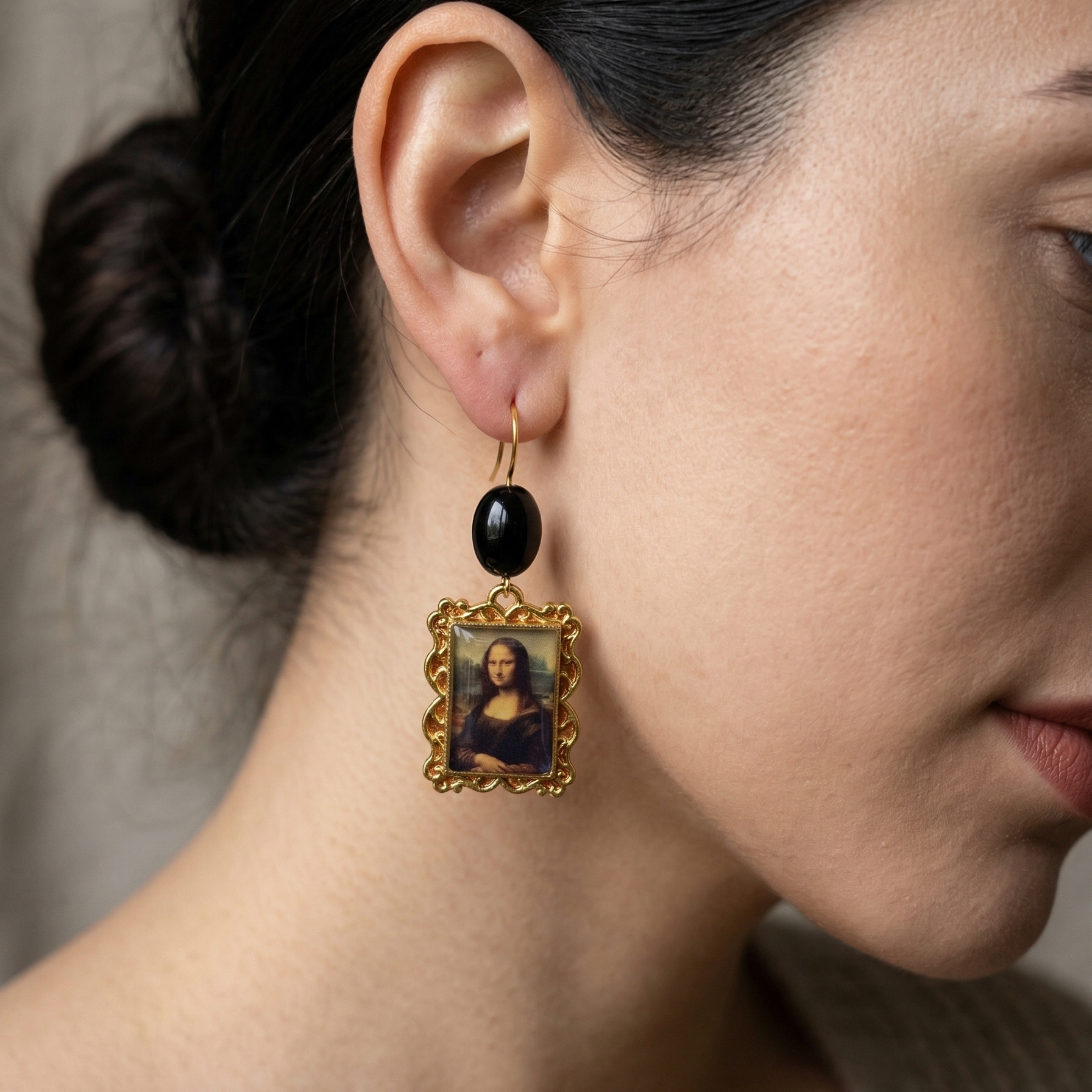 Mona Lisa Muse Frame Earrings