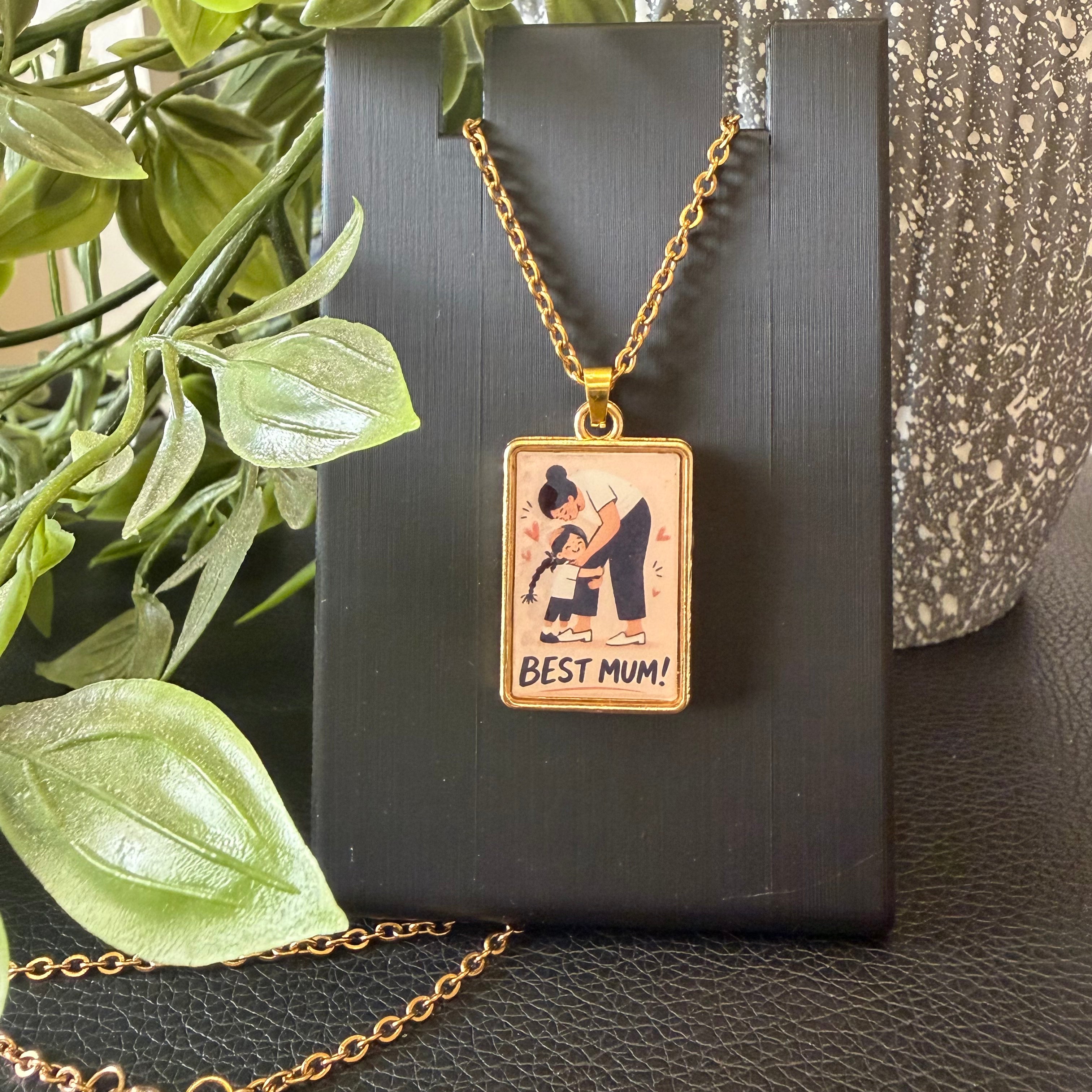 Best Mum Illustrated Pendant Necklace