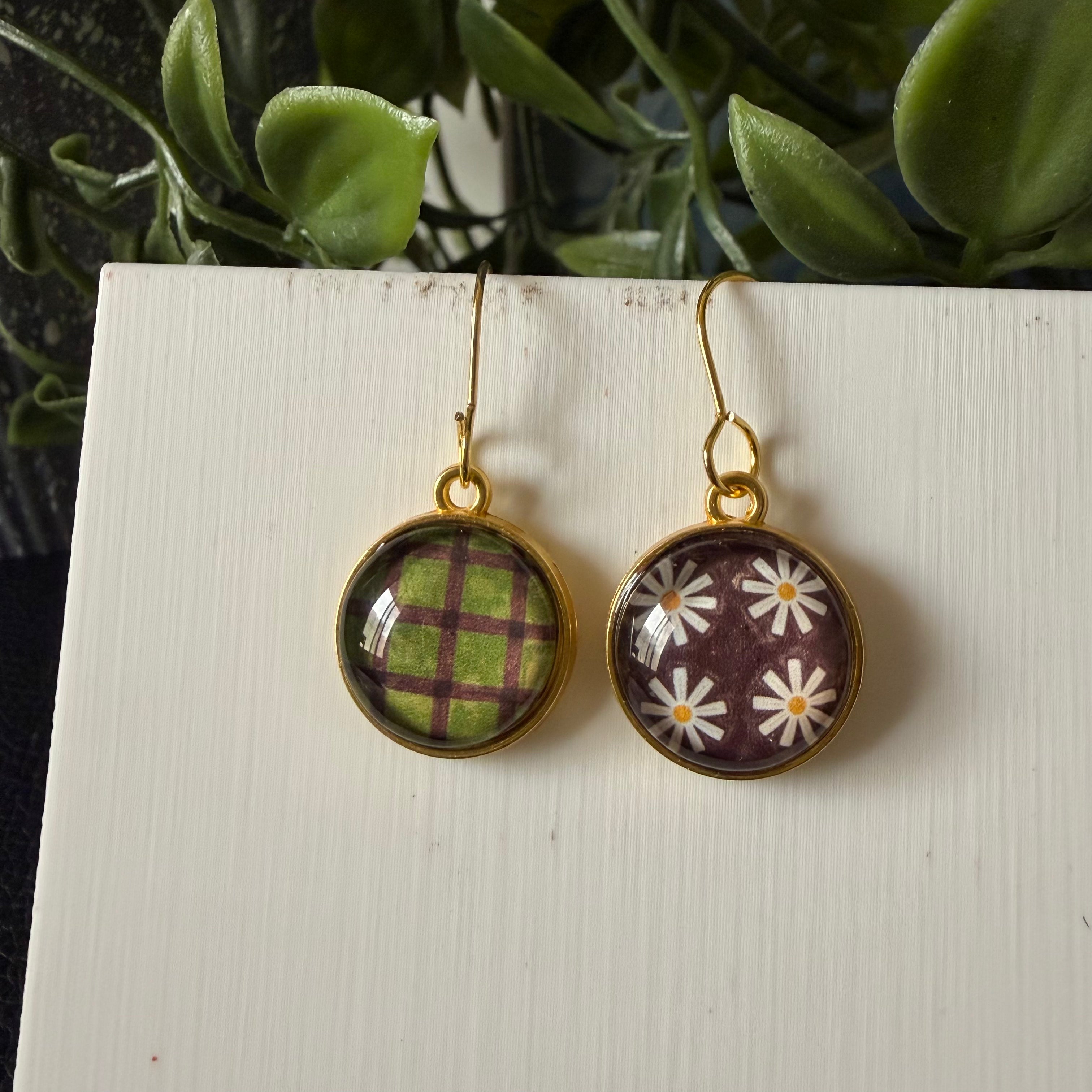 Retro Petal Earrings (Mismatch).