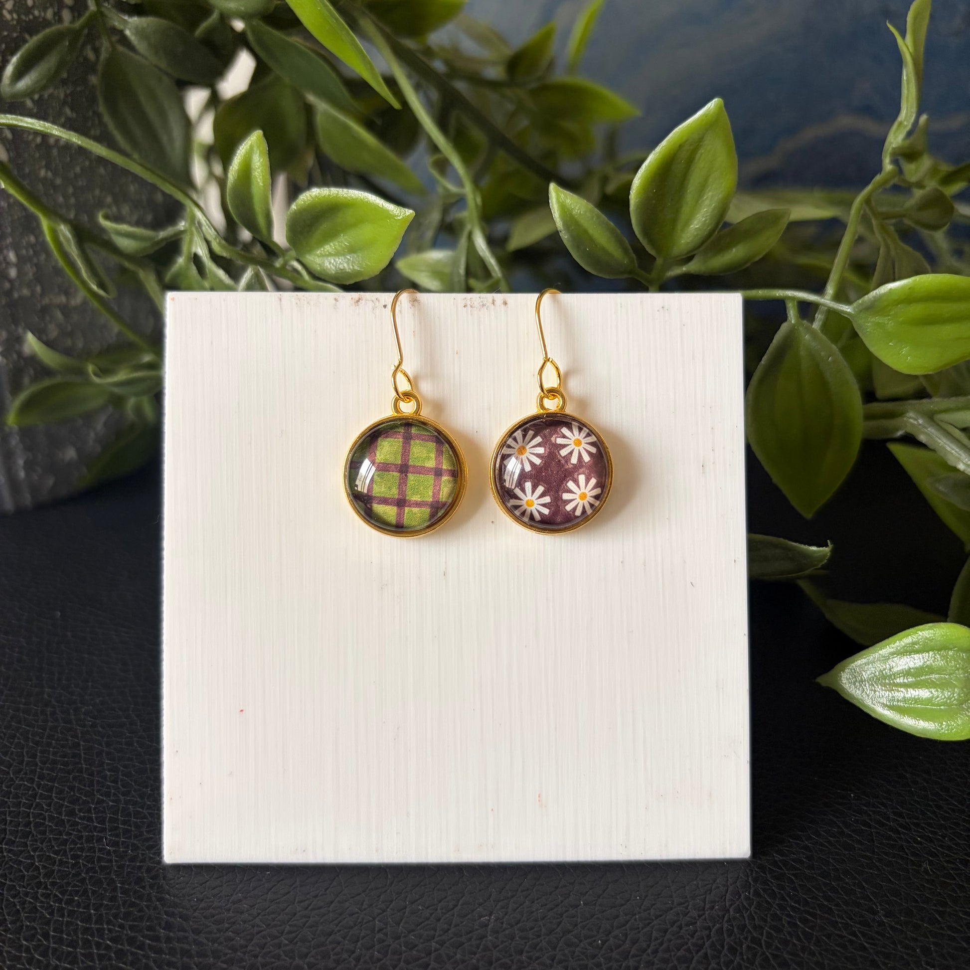 Retro Petal Earrings (Mismatch).