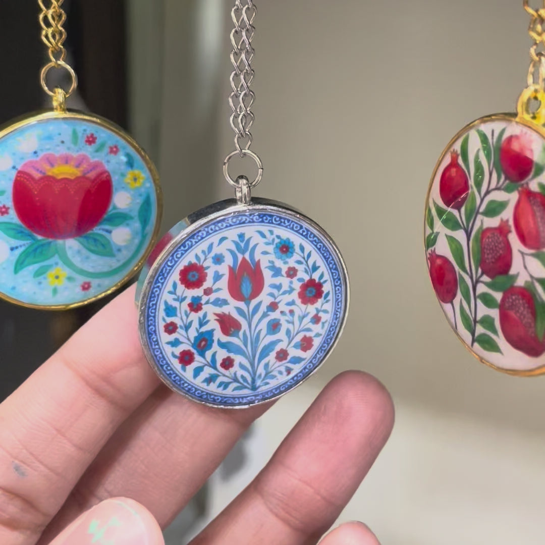 Load video: Frida and Tribal Pattern Silver Neck chain