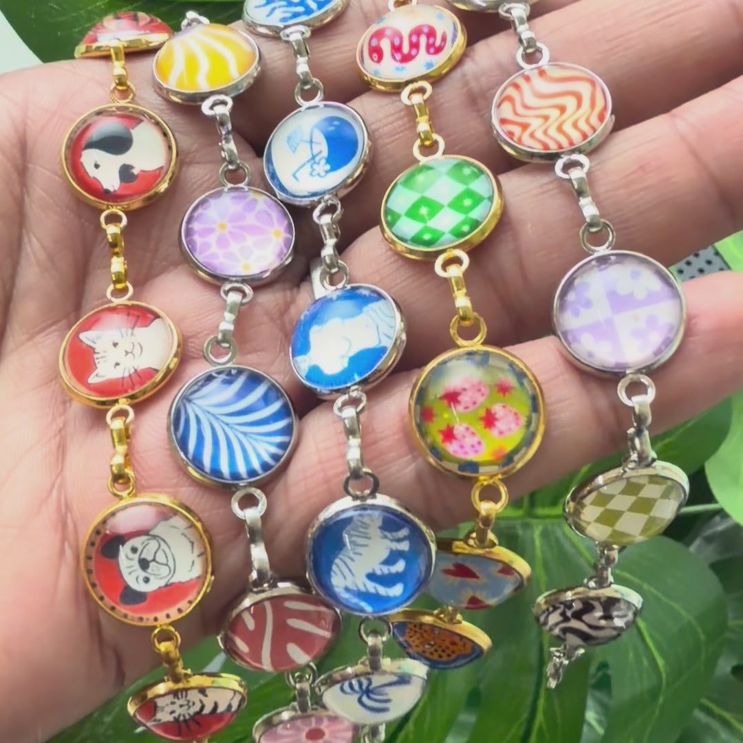 Load video: Muse Charm Bracelet (Anti Tarnish).